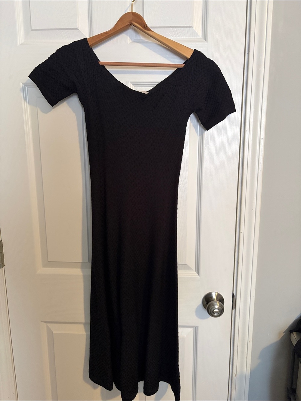 Very Flattering Michael Kora Classic Black Short-Sleeve Midi Dress